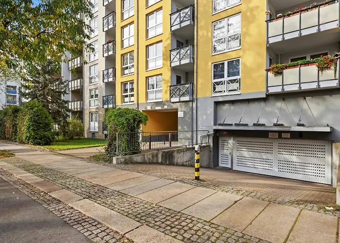 Edler Wohnraum Elegantes Apartment Mit Balkon, Boxspringbett, Kaffeevollautomat, Lift & Parkplatz