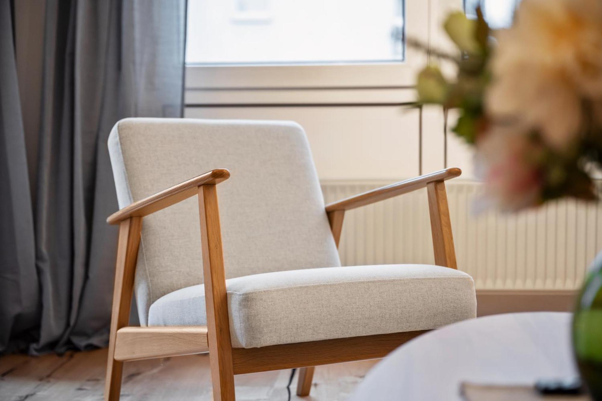 Edler Wohnraum Elegantes Mit Balkon, Boxspringbett, Kaffeevollautomat, Lift & Parkplatz * Chemnitz