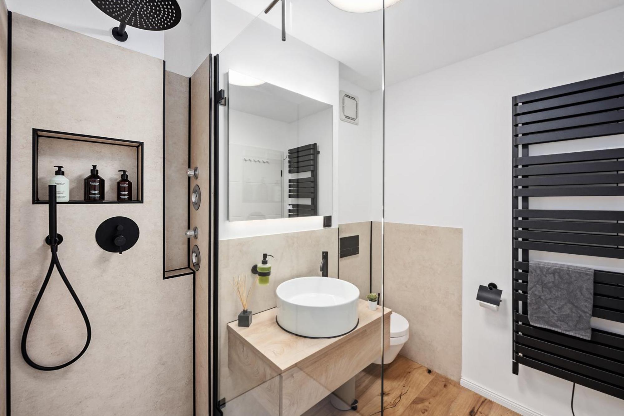 Apartment Edler Wohnraum Elegantes Mit Balkon, Boxspringbett, Kaffeevollautomat, Lift & Parkplatz