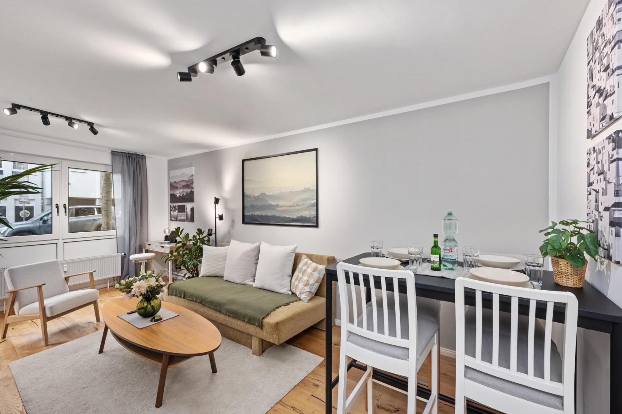 Edler Wohnraum Elegantes Mit Balkon, Boxspringbett, Kaffeevollautomat, Lift & Parkplatz *